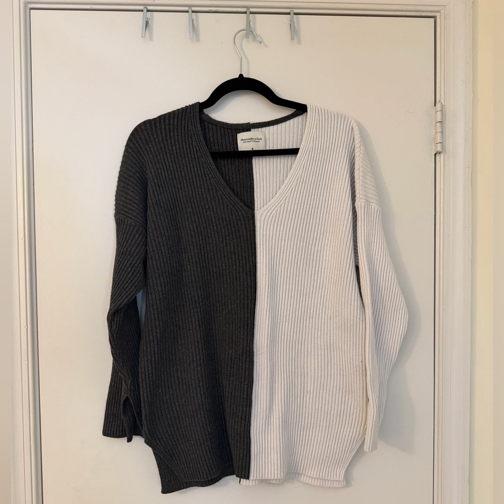 Abercrombie & Fitch - Soft A&F Split Color Sweater - Size M